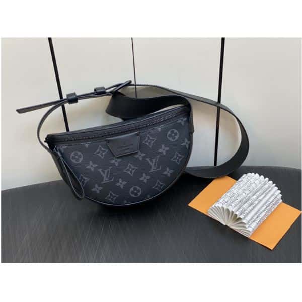 24/LV shoulder bag, model number: M23835