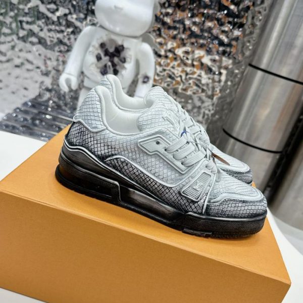 Louis Vuiton washed sneakers/top version