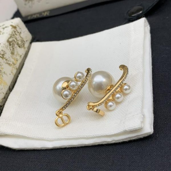Dior exquisite pearl earrings