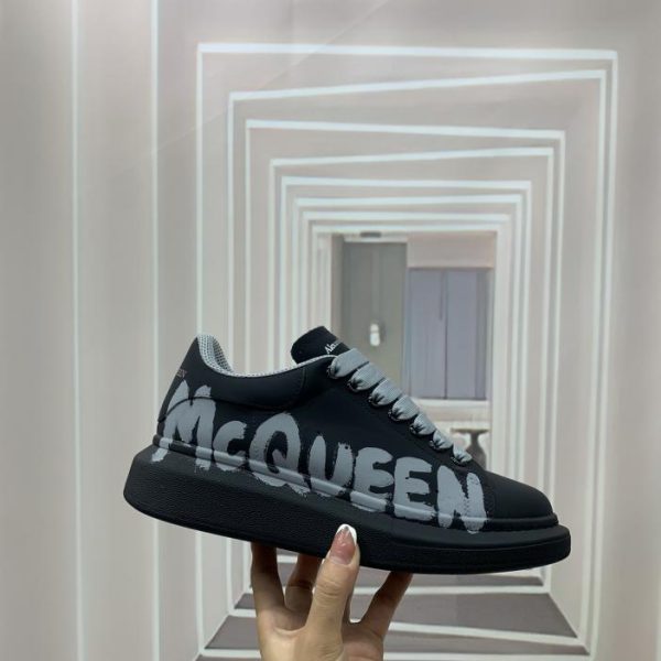 Alexander McQueen top version