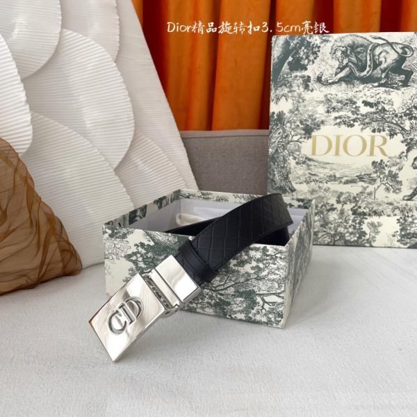 Dior's new men's model is 3.5cm wide