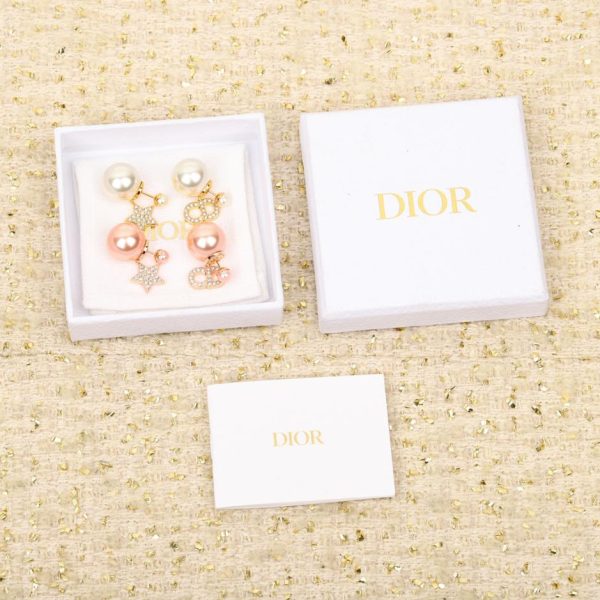 Dior pearl letter earrings