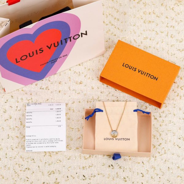 LV new necklace
