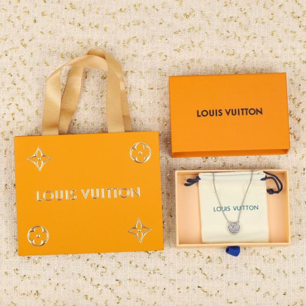 LV new necklace