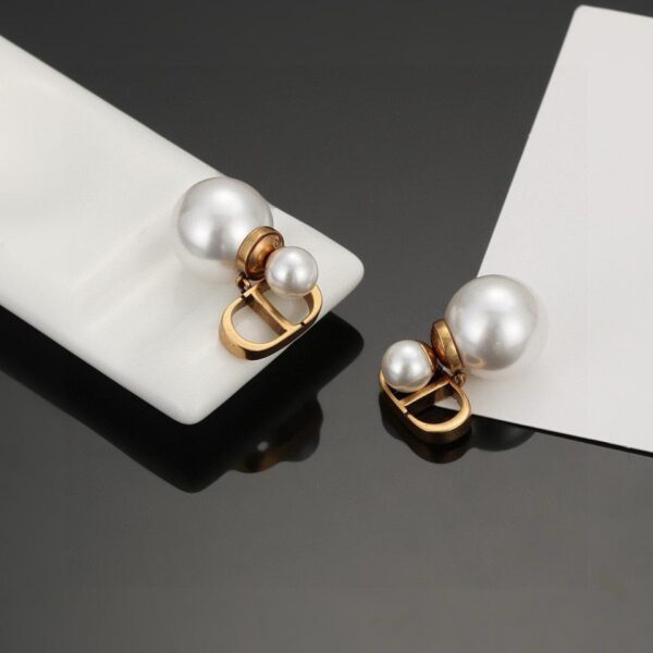 Dior's best-selling new earrings (C616)