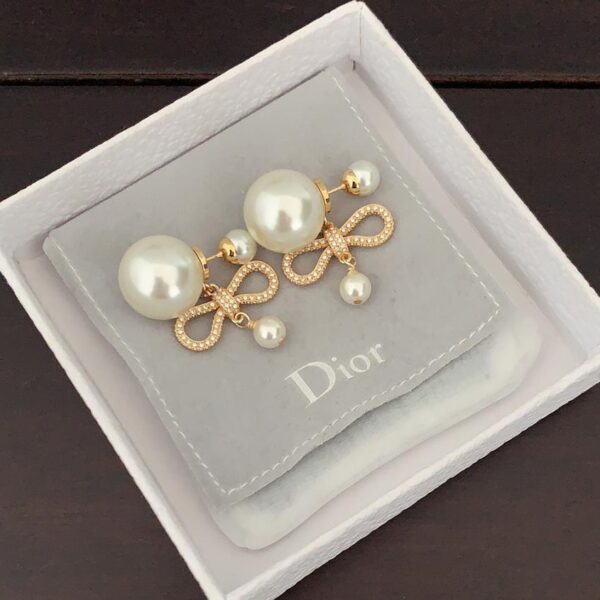 Dior's latest large and small pearl bow earrings (BB0E)