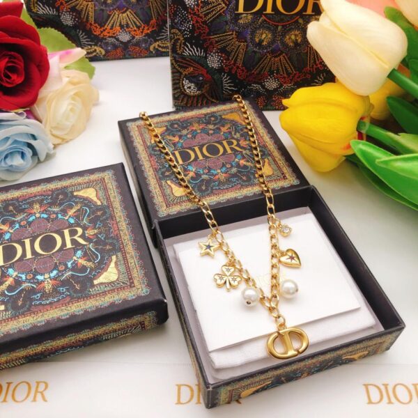 Dior’s latest four-leaf clover love necklace (9994)