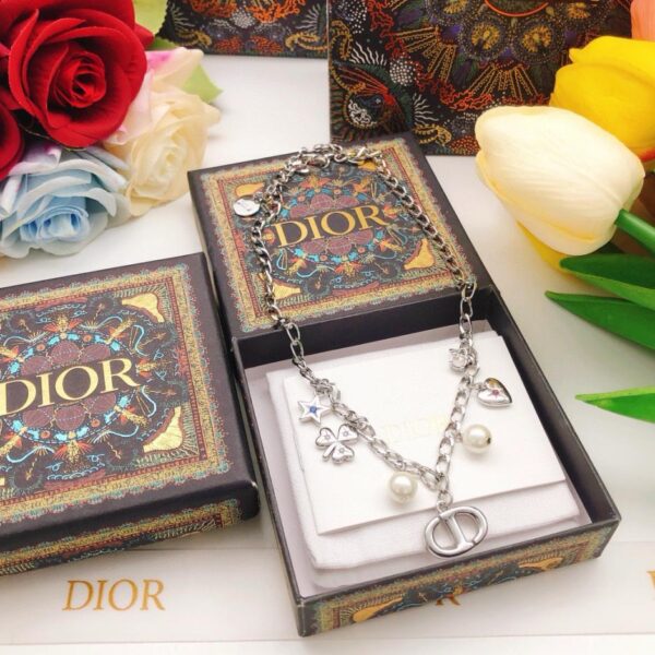 Dior’s latest pig nose necklace (9F4B)