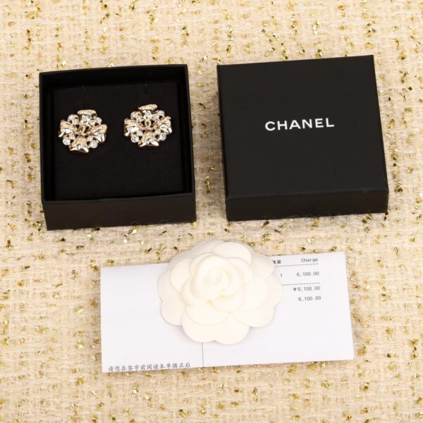 Chanel four-leaf clover hollow C earrings