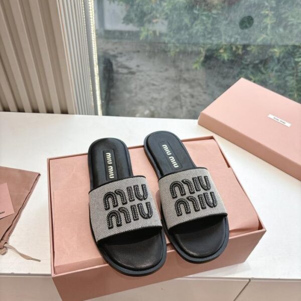 G067 Miu Miu flat woven monogram flats