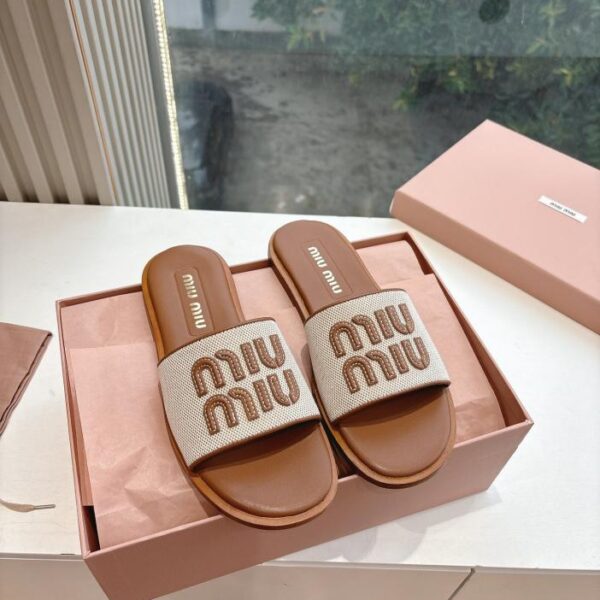 G067 Miu Miu flat woven monogram flats