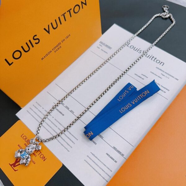 Louis Vuitton necklace RW original counter new retro couple model rock punk Thai silver style (N0170)