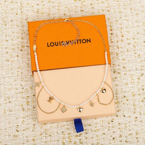LV Flower Pearl Necklace (4LUCY)