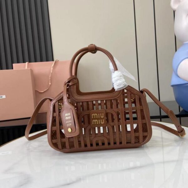 [With full set of original counter packaging] New product MIU MIU new product basket soft Nappa leather handbag model 5BA294 (GVNWM)