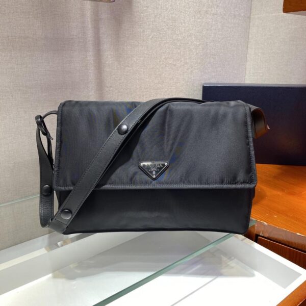 Prada messenger bag small (RTCDO)