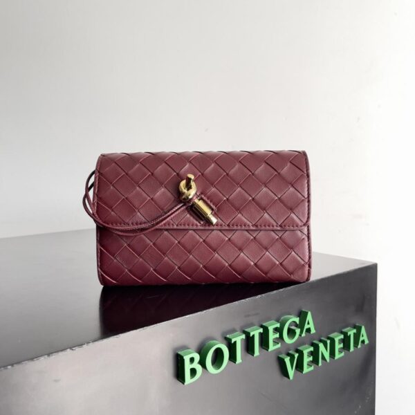 Bottega Veneta Andiamo Clutch Wallet (LYAAI)