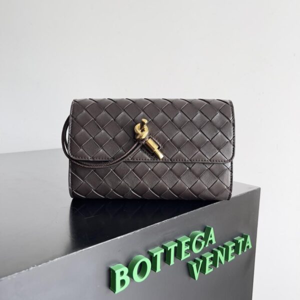 Bottega Veneta Andiamo Clutch Wallet (XKZ59)