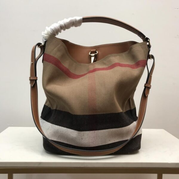 Burberry's iconic "The Ashby" bucket bag (ZJOFG)