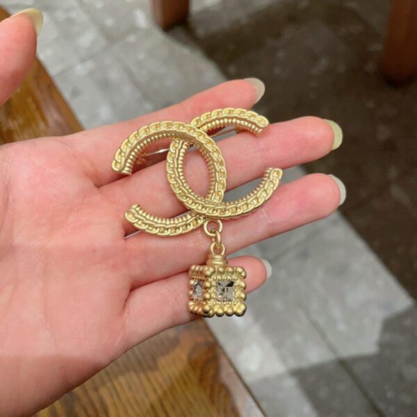 CHANEL counter new models synchronized new Chanel brooch (GXR13)