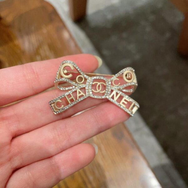 CHANEL counter new models synchronously launched new Chanel brooch (WNDJL)