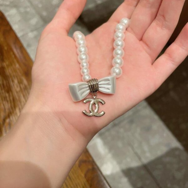 Chanel vintage necklace. (CUIM1)