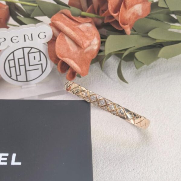 Counter version Chanel diamond bracelet half diamond wide version electroplated 18K thick gold color preservation (Q30QK)