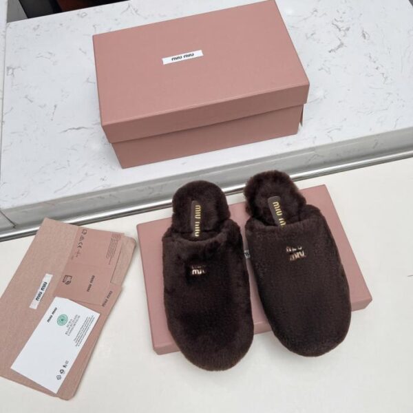 Miu Miu flat-bottomed fur slippers (RUDGZ)