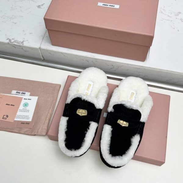 Miu Miu flat-bottomed fur slippers (9JFXG)