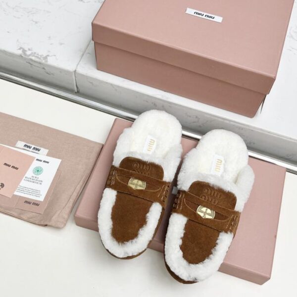 Miu Miu flat-bottomed fur slippers (H7M72)