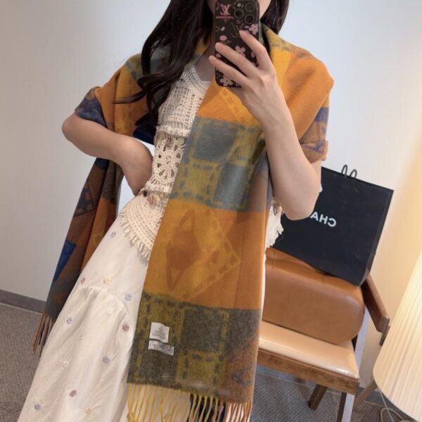 Vivienne Westwood Classic Large Saturn Scarf (XDFZO)