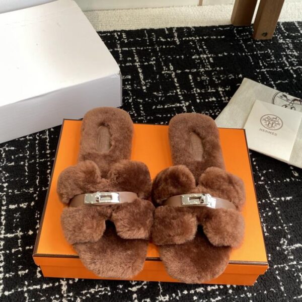 Hermes Teddy Fur Slippers, Top Quality, Fluffy, Soft and Comfortable Lambswool (40, 41, Made to Order, No Returns or Exchanges) (PH9SK)