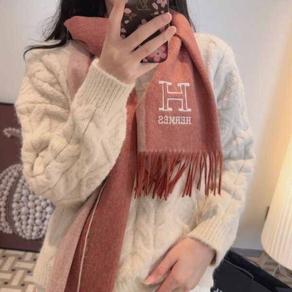 Hermès reversible scarf, 100% lambskin (FMC1A)