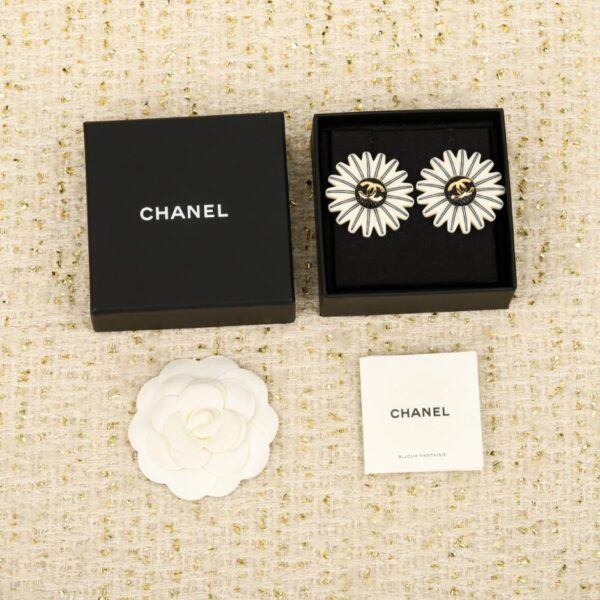 Counter / Chanel Sunflower Earrings (0F04I)