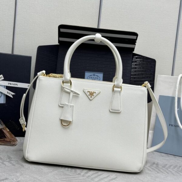 Prada (Large) Classic Saffiano Leather Bag (B2577)