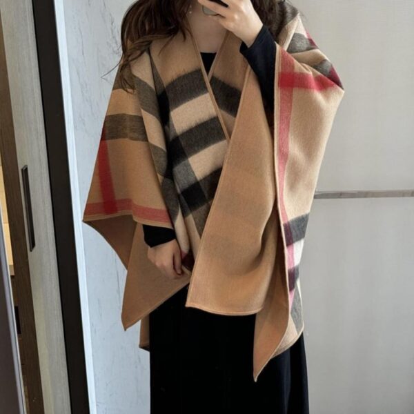 Burberry Reversible Cape (774V2)
