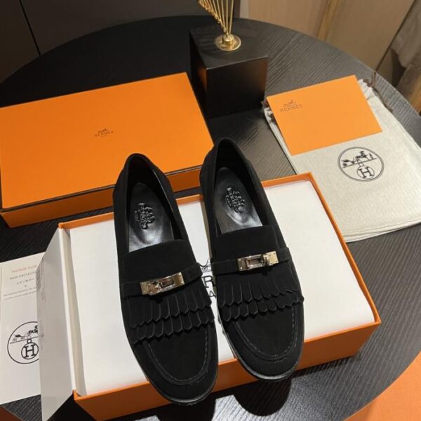 Hermes' latest early spring collection of flats (FVLBV)