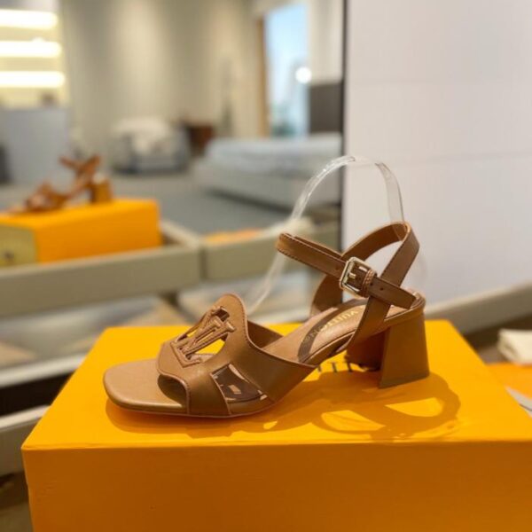 Louis Vuitton's latest runway sandals (GD0AW)