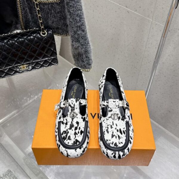 Louis Vuitton Early Spring New Arrival - Exactly the Original, Featured in Boutiques: Metal-Studded Mary Jane Ballet Flats (8I243)