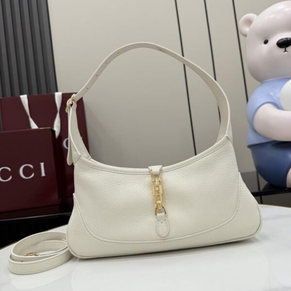 Brand new Jackie Slim handbag (8C81XL) made of lambskin.