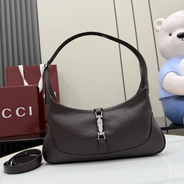 Brand new Jackie Slim handbag (QCE37O) made of lambskin.