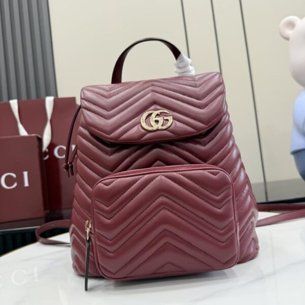 New backpack (UQI20J) featuring the classic GG double G element and faceted chain strap from the GG Marmont series.