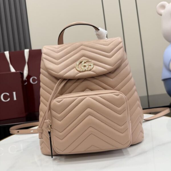 The GG Marmont series features the classic double G element and faceted chain strap. A brand new backpack (1V4NEW).